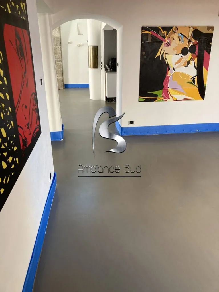 Béton ciré en rénovation de sol à Saint-Maximin-la-Sainte-Baume Var 83